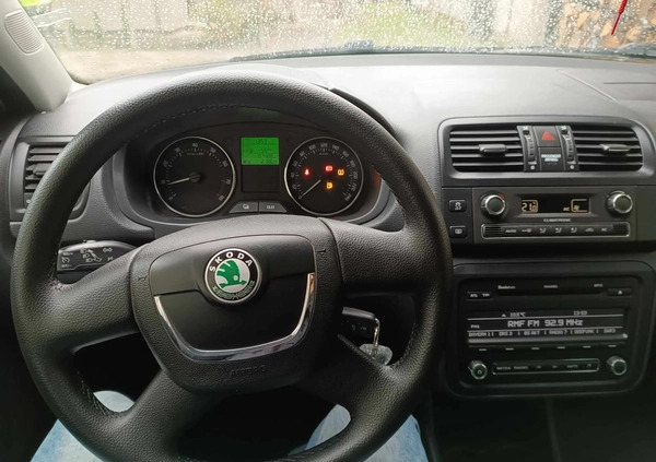 Skoda Fabia cena 20000 przebieg: 87488, rok produkcji 2012 z Kłecko małe 137